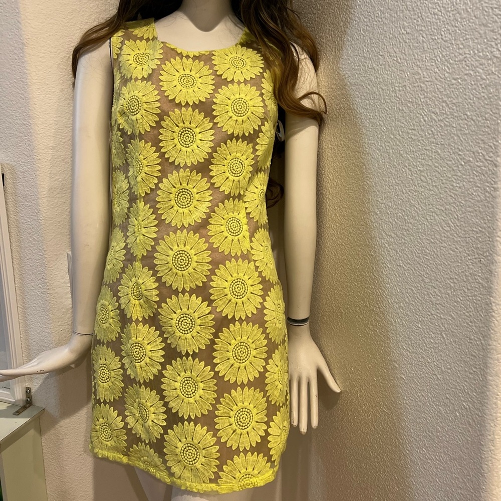 Blu pepper daisy sun flower yellow dress